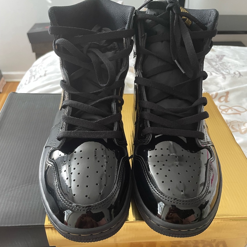 Men’s size 12 Air Jordan 1 Retro High Metallic Black and Gold